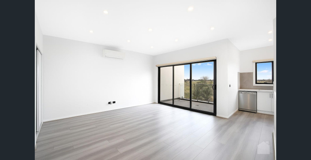 Stylish Two-Bedroom Townhouse with Parkland Views - Photo 1