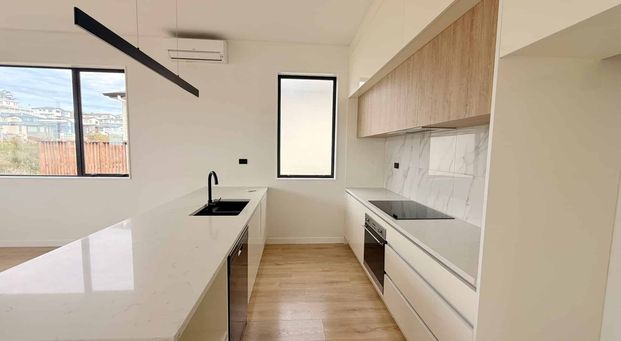 Spacious Family Home in Massey - Photo 1