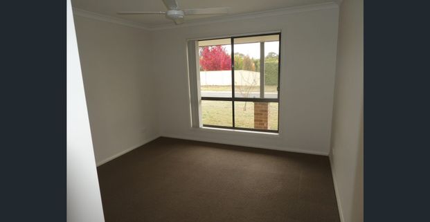 BEAUTIFUL FAMILY HOME - Photo 1