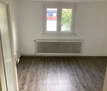 Gemütliche Dachgeschosswohnung-frisch saniert. - Photo 1