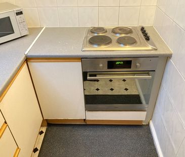 Room in a Shared House, Very Near Craven Avenue Area, W5 - Photo 4