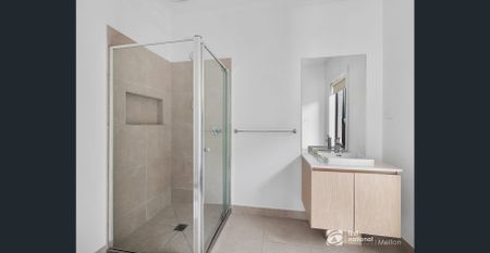 Beautiful 4 Bedroom in the heart of Strathtulloh - Photo 2