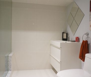 For Lease - 2317 Kwinter Road, Oakville, Ontario - Photo 2