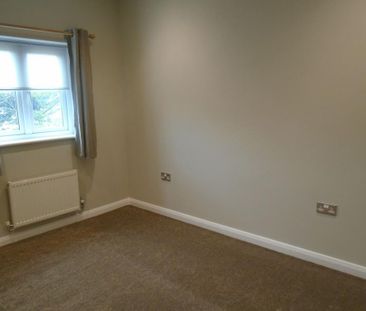 3 bedroom end of terrace house to rent - Photo 2