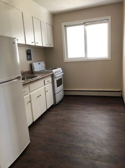 422 4th Ave N, 1 bedroom Clean, Bright and Spacious Suite with On Site Caretaker - JANUARY 1 - Photo 1