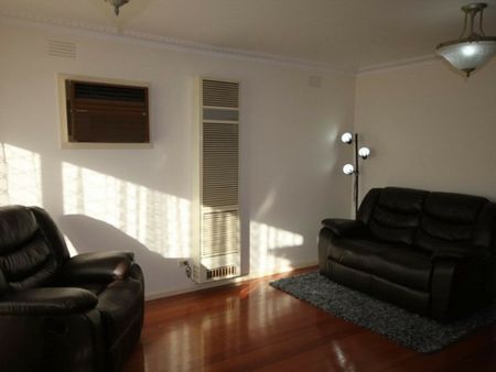 13 Minogue Crescent, Hoppers Crossing VIC - Photo 2