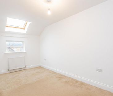 3 bed Apartment To Let - Photo 6