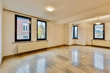 Ruim appartement met 2 slaapkamers en privatieve kelder - Photo 4