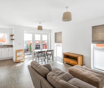 2 bedroom flat to rent - Photo 2