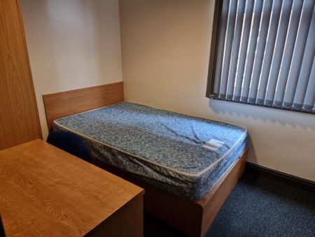 4 bedroom flat to rent - Photo 3