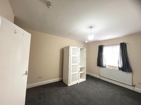 8 bedroom semi-detached house to rent - Photo 2