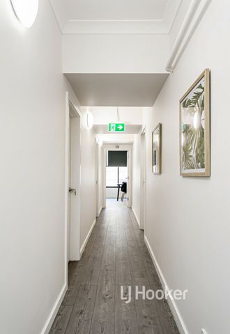 Everything At Your Fingertips... - Photo 5