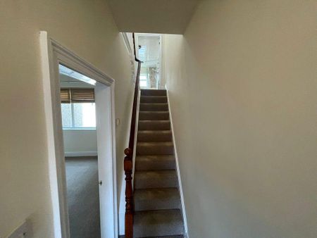 2 bedroom property to rent - Photo 2