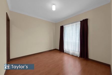 2010 BUILT FAMILY HOME THAT'S SURE TO PLEASE - Photo 5