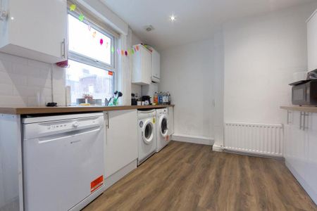 6 bedroom terraced house to rent - Photo 5