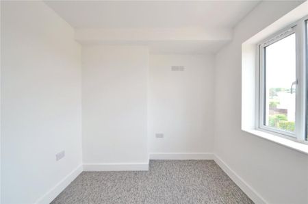 6 bedroom semi-detached house to rent - Photo 3