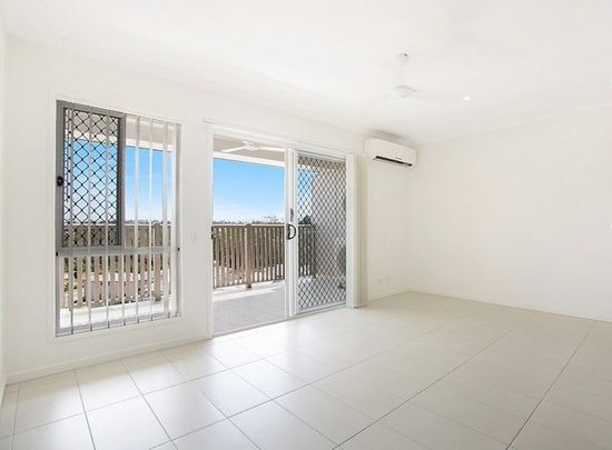 VILLA WITH 2 LIVING AREAS & GREAT VIEWS - Photo 1