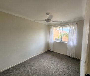 TOP FLOOR UNIT - EASY WALK TO BEACH - Photo 4