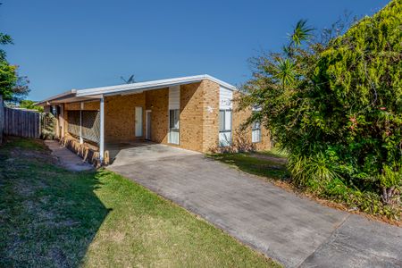 25 Wardoo Street, Southport QLD 4215 - House For Rent - $750 | Domain - Photo 5