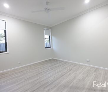 13 Himalayan Crescent, Spring Mountain, Qld 4300 - Photo 2