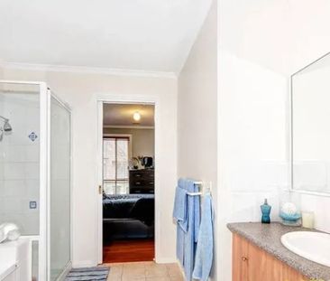 Gorgeous Family Home - Photo 4