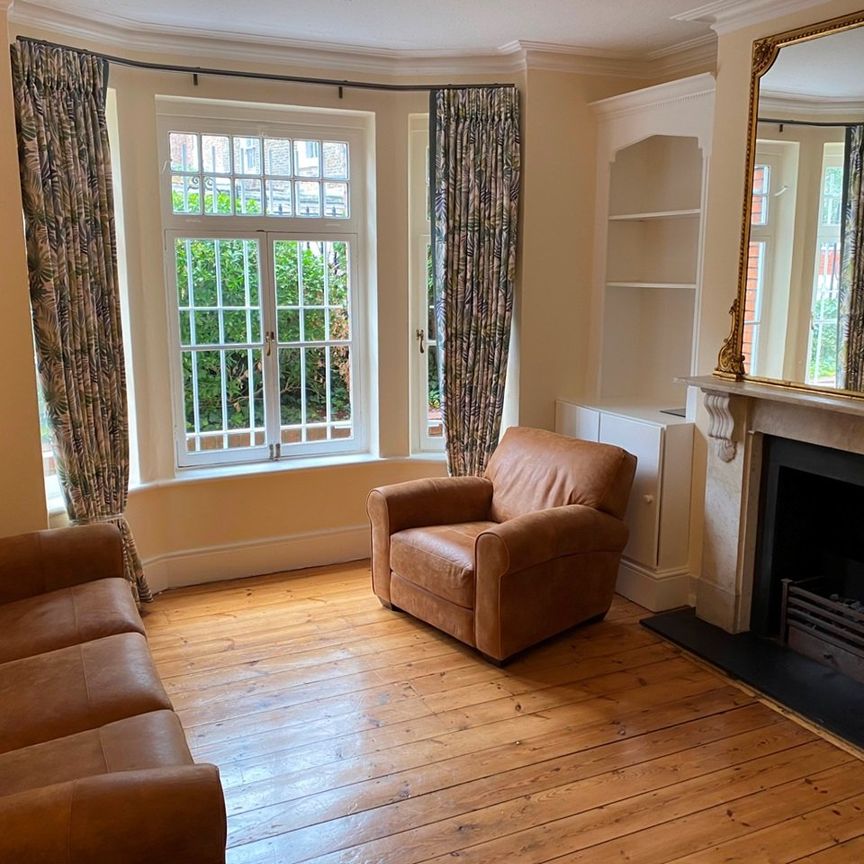 2 Bed Flat, West Kensington, W14 - Photo 1