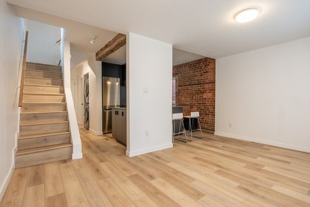 $1,899 / 3 br / 1 ba / 41 Burlington St E unit 1 - Photo 3