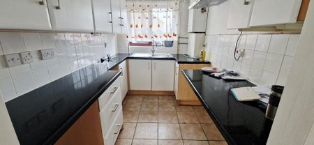 2 bedroom semi-detached house to rent - Photo 5