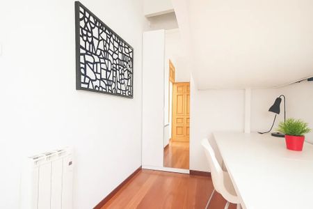 Glorieta de Ruiz Giménez, Madrid, Community of Madrid 28015 - Photo 3