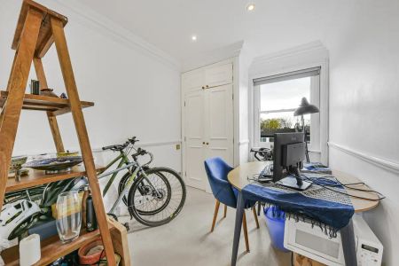 2 bedroom flat in Hampstead - Photo 3