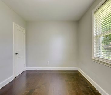 For Lease - 2048 Edinburgh (Main Level) Drive, Burlington, Ontario - Photo 2