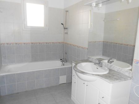 GALARGUES - Villa T4 de plain pied de 91,20m² avec jardin et garage - Photo 4