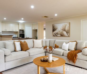 STYLISH FAMILY LIVING MINUTES FROM EVERYTHING! - Photo 3