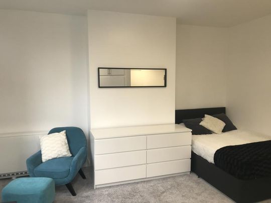 Studio to rent - Photo 1