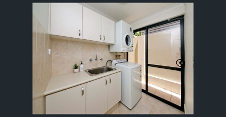 Executive Leasing - Luxury Parkside Living with Panoramic Views! - Photo 3