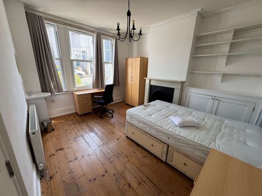 Whippingham Road Room 2 - Photo 1