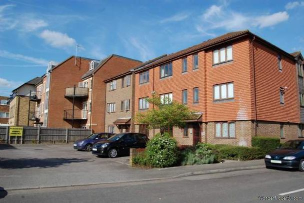 1 bedroom property to rent in Addlestone - Photo 1