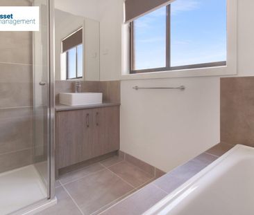 Modern & Spacious 4-Bedroom Home in Armstrong Creek! - Photo 3