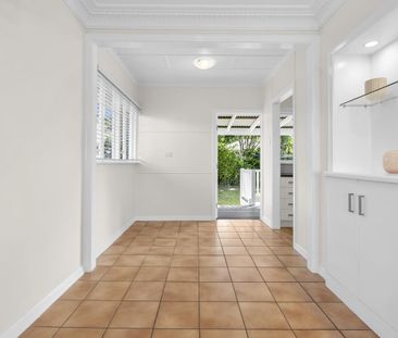 1633 Logan Rd, Upper Mount Gravatt QLD 4122 - House For Rent | Domain - Photo 1