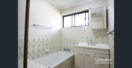 3 BEDROOM RESIDENCE IN PRIME LOCATION - Photo 4