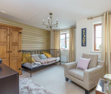 John North Close, High Wycombe - Photo 1
