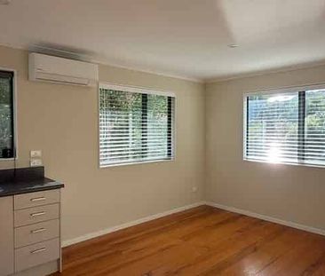 Bright, Comfortable 3 Bedroom Home - Photo 2