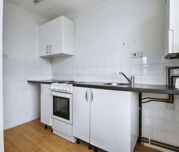 1 Bedroom Flat / Apartment to let - Photo 3