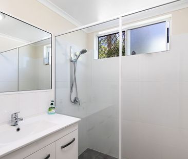 ALL YOU NEED IS YOUR SUITCASE - FULLY FURNISHED, SECURE GROUND FLOO... - Photo 3