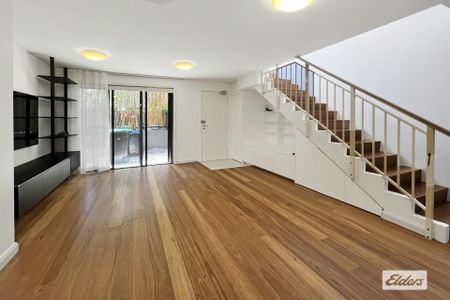 Spacious Three Bedroom Townhouse for Rent! - Photo 2