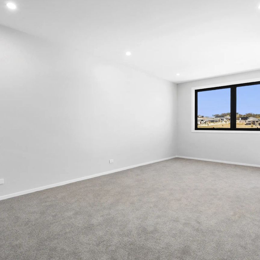 Top-Floor Apartment with Study & Sweeping Googong Views - Photo 1