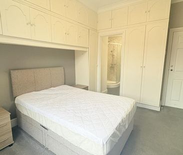 Terraced house to rent - Photo 4