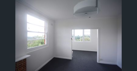 Central Two Bedroom Unit - Photo 2