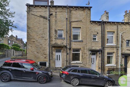 3 bed terraced house to rent in George Street, Greetland, Halifax - Photo 3