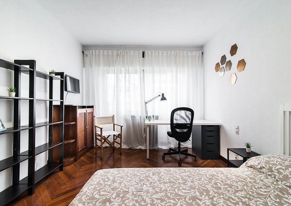 Calle de Juan Bravo, Madrid, Community of Madrid 28006